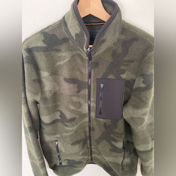 Abercrombie & Fitch Camouflage Sherpa Fleece Jacket - Picture 14 of 16